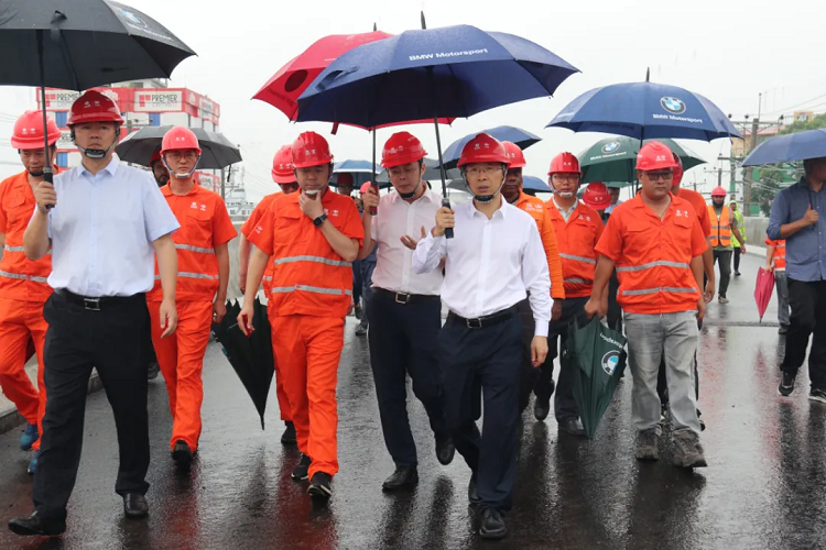 路桥集团党委副书记、副董事长、 总经理刘小波赴孟加拉达卡绕城高速公路项目开展调研和2024年度“夏送清凉”慰问活动